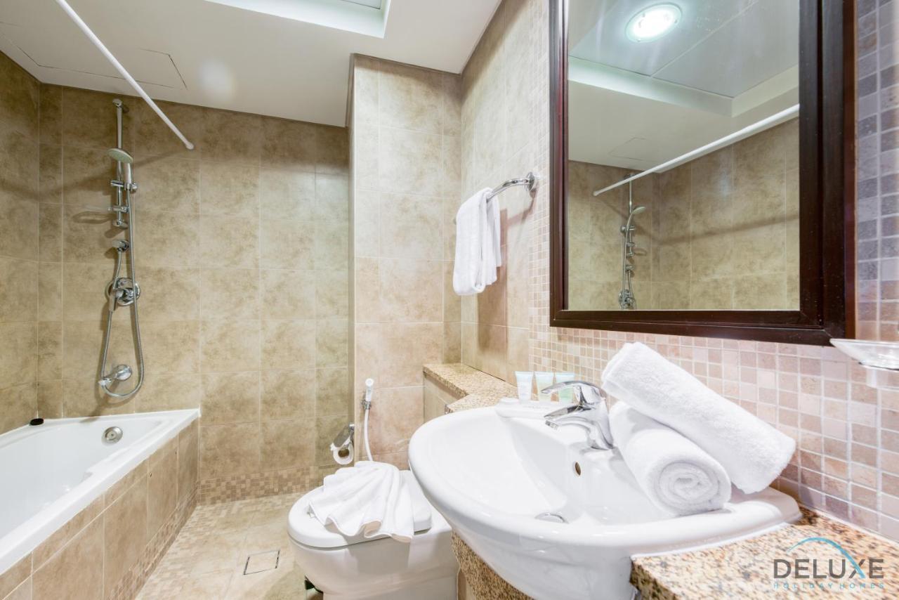 Calm Studio At Sky Gardens Difc By Deluxe Holiday Homes Dubai Eksteriør billede
